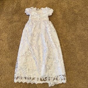 Beautiful 2 piece Christening Gown
12-18 month